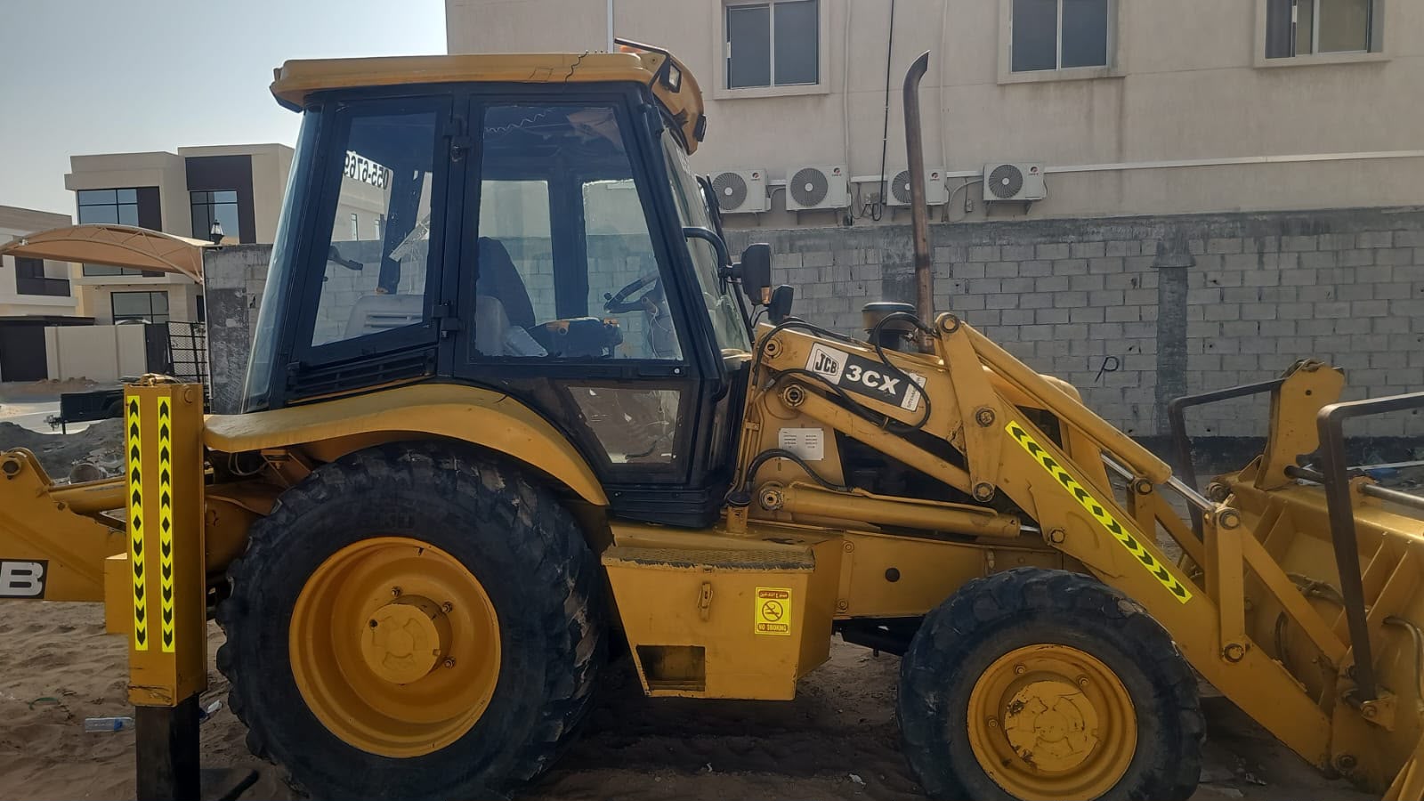 JCB 3CX backhoe loader rental Dubai for loading and material handling