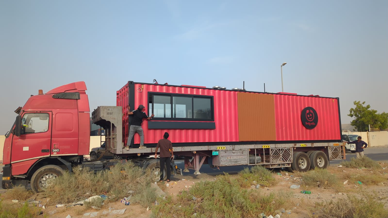 Trailer rental and heavy equipment transport Dubai